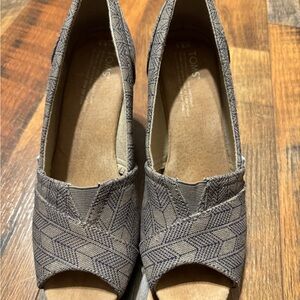 Tom’s Stella sandals geometric print wedge size 8.5